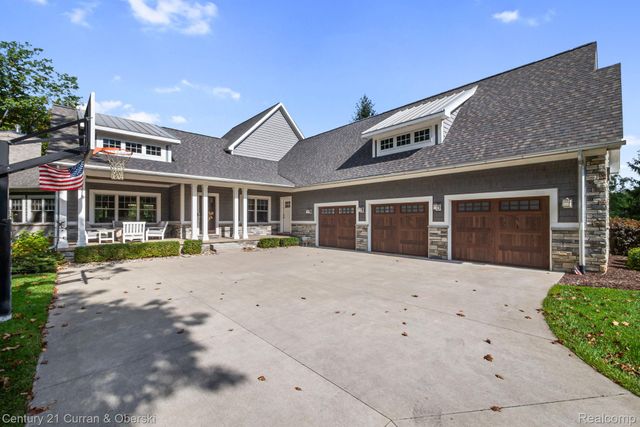 1306 Victoria Lane, Fenton Charter Township, MI 48430