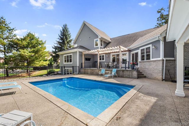 1306 Victoria Lane, Fenton Charter Township, MI 48430