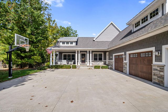 1306 Victoria Lane, Fenton Charter Township, MI 48430