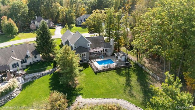 1306 Victoria Lane, Fenton Charter Township, MI 48430