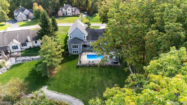 1306 Victoria Lane, Fenton Charter Township, MI 48430