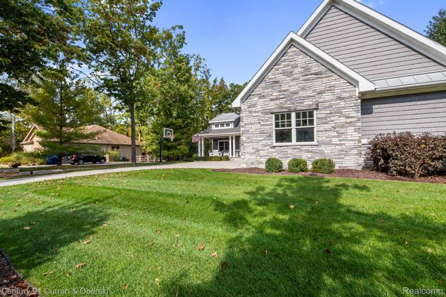 1306 Victoria Lane, Fenton Charter Township, MI 48430