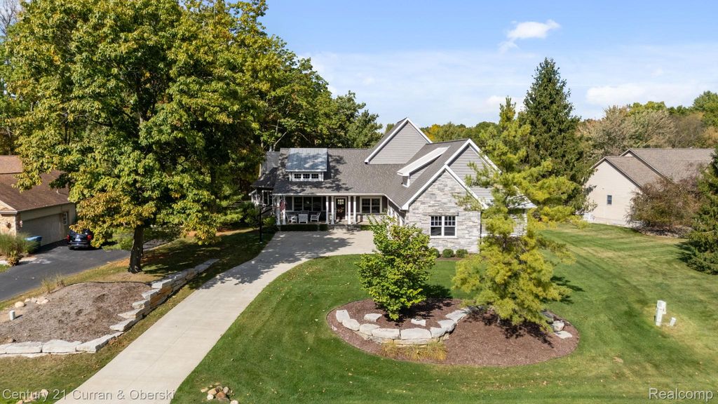 1306 Victoria Lane, Fenton Charter Township, MI 48430