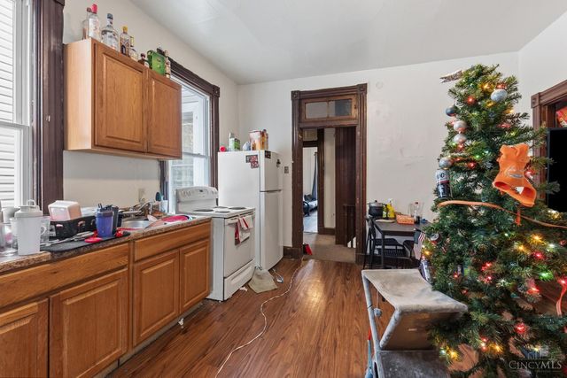 2327 Stratford Avenue, Cincinnati, OH 45219