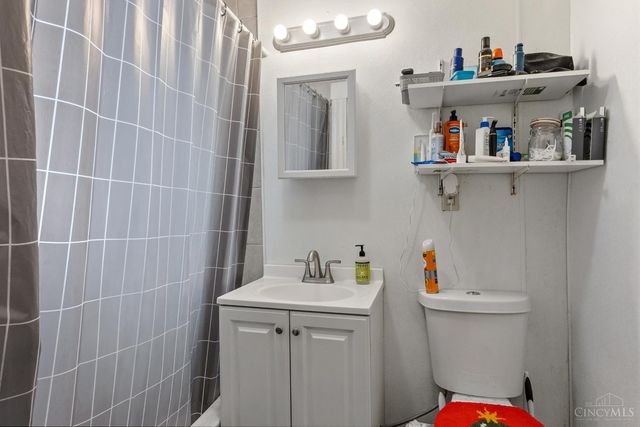 2327 Stratford Avenue, Cincinnati, OH 45219