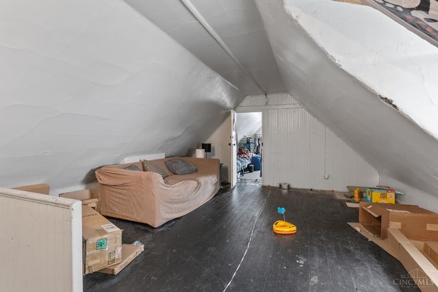 2327 Stratford Avenue, Cincinnati, OH 45219