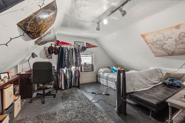 2327 Stratford Avenue, Cincinnati, OH 45219