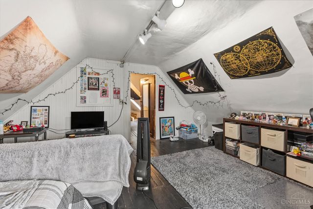 2327 Stratford Avenue, Cincinnati, OH 45219