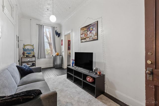 2327 Stratford Avenue, Cincinnati, OH 45219