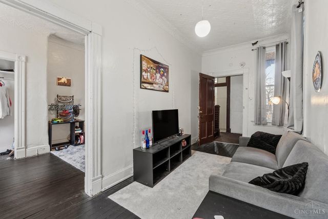 2327 Stratford Avenue, Cincinnati, OH 45219