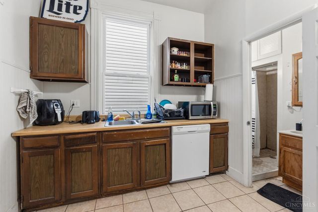 2327 Stratford Avenue, Cincinnati, OH 45219