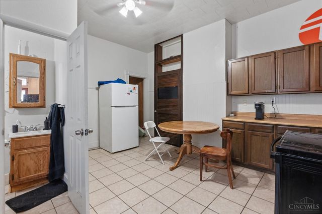 2327 Stratford Avenue, Cincinnati, OH 45219