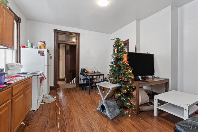 2327 Stratford Avenue, Cincinnati, OH 45219