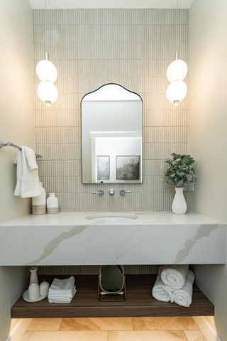 1747 Mayowood Court SW, Rochester, MN 55902