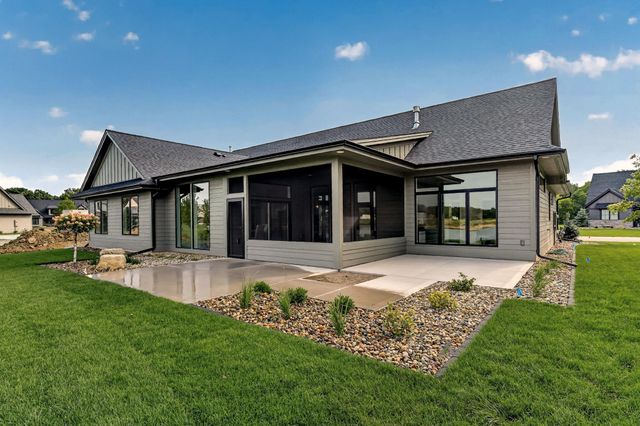 1747 Mayowood Court SW, Rochester, MN 55902
