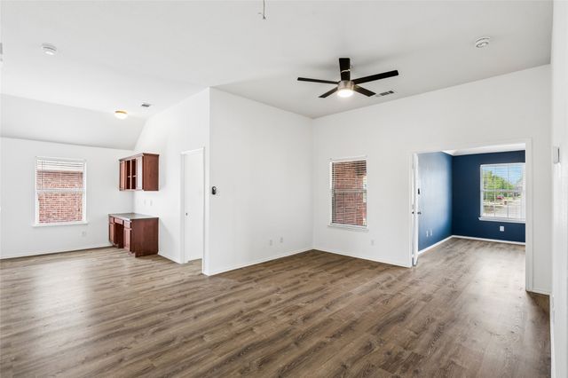 9009 Water Oak Drive, Arlington, TX 76002