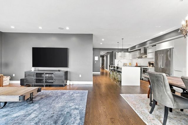 407 W 1st St 101, Boston, MA 02127
