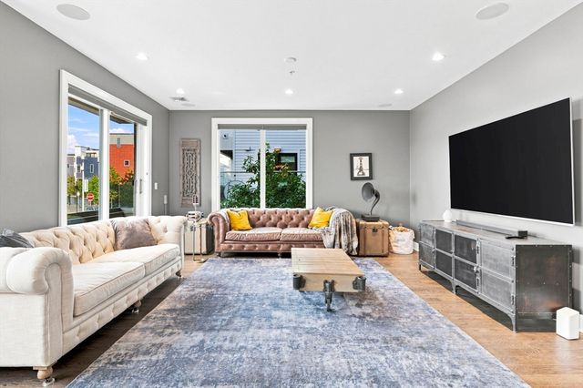 407 W 1st St 101, Boston, MA 02127