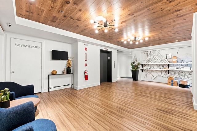 407 W 1st St 101, Boston, MA 02127