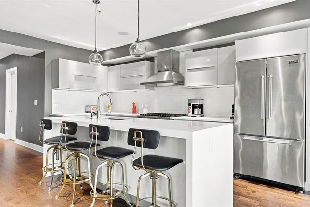 407 W 1st St 101, Boston, MA 02127