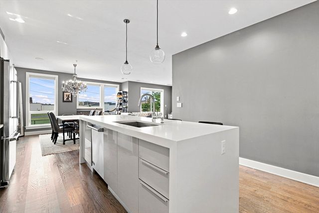 407 W 1st St 101, Boston, MA 02127