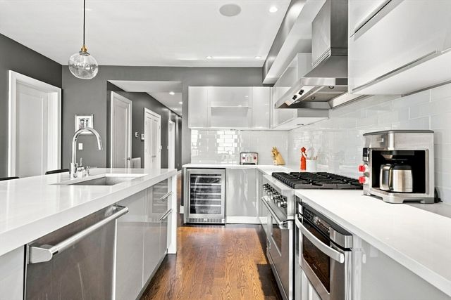 407 W 1st St 101, Boston, MA 02127