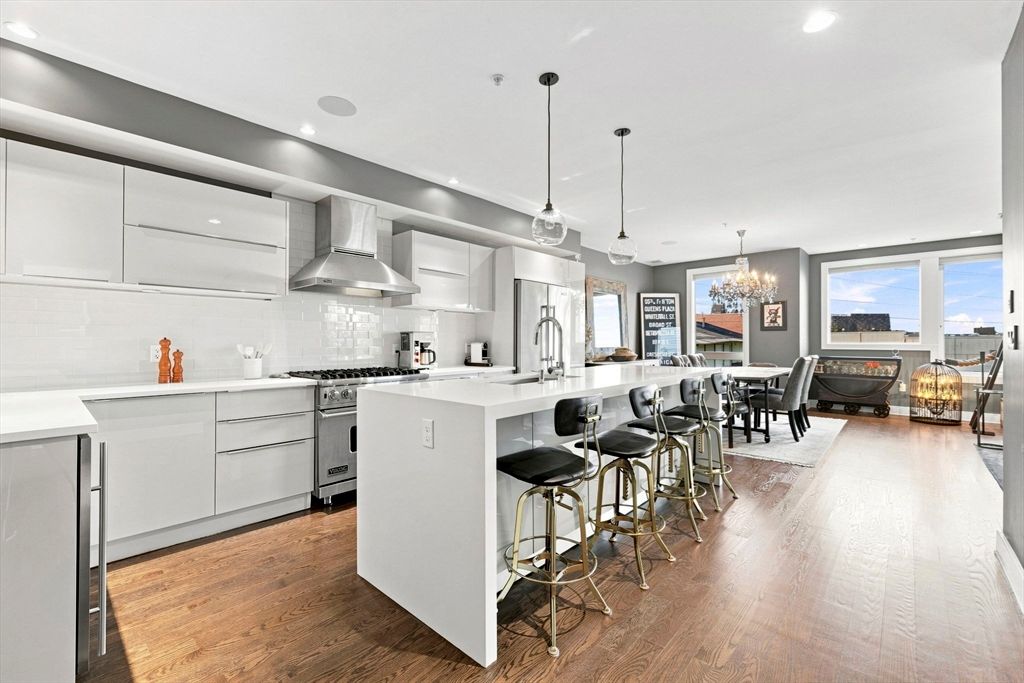 407 W 1st St 101, Boston, MA 02127