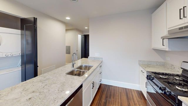 40 DuPage Court 409, Elgin, IL 60120