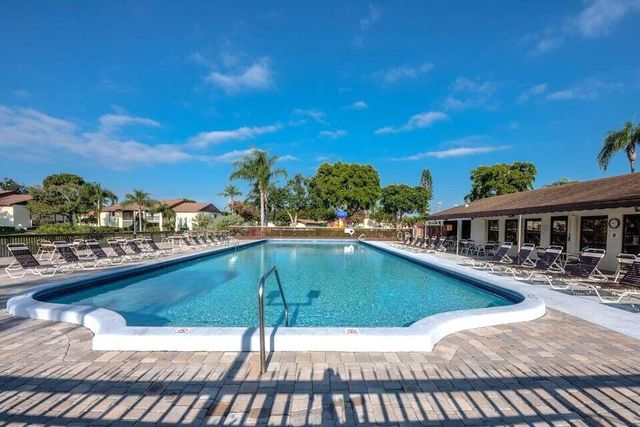 4850 Sable Pine Circle B2, West Palm Beach, FL 33417