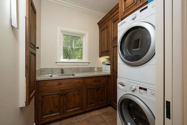 335 El Portal Avenue, Hillsborough, CA 94010