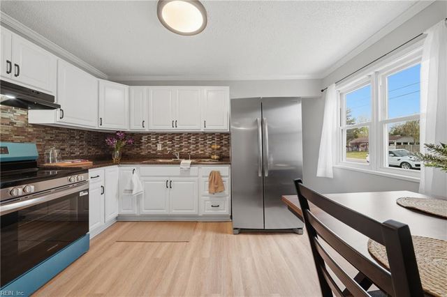 777 Holladay LN, Virginia Beach, VA 23455