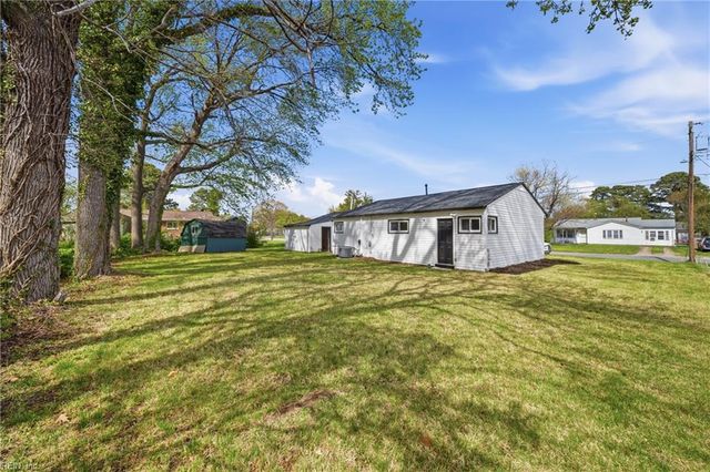 777 Holladay LN, Virginia Beach, VA 23455