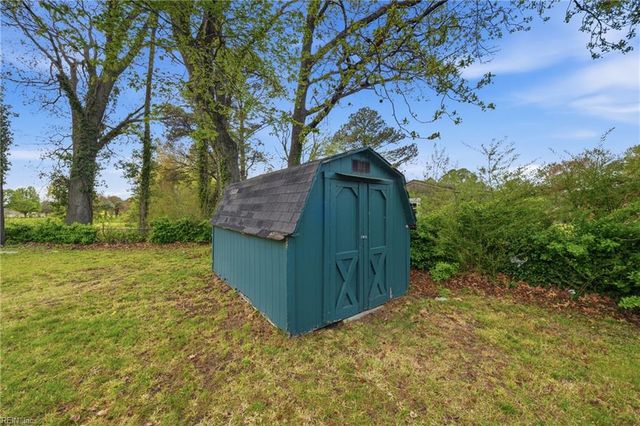 777 Holladay LN, Virginia Beach, VA 23455