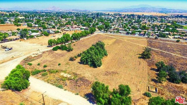 595 W 11th Street, Perris, CA 92570