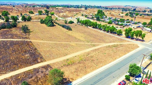 595 W 11th Street, Perris, CA 92570