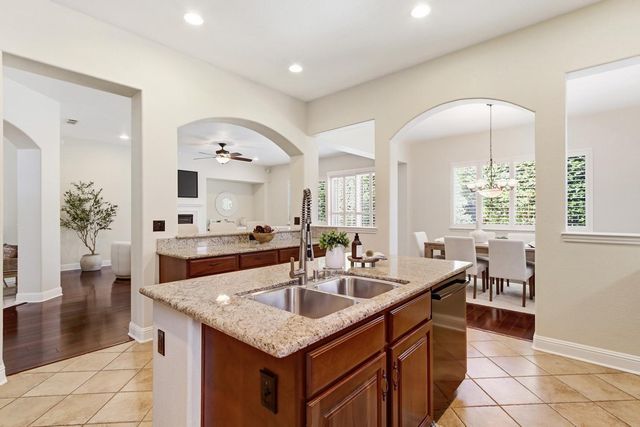992 Hardy Ln, Lincoln, CA 95648