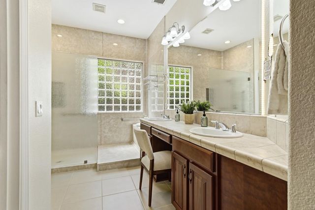 992 Hardy Ln, Lincoln, CA 95648