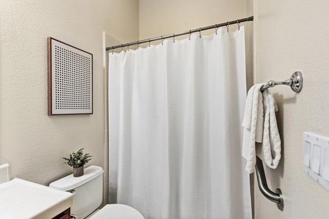992 Hardy Ln, Lincoln, CA 95648
