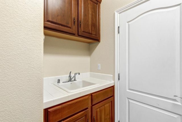 992 Hardy Ln, Lincoln, CA 95648