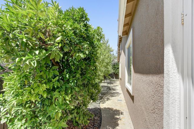 992 Hardy Ln, Lincoln, CA 95648