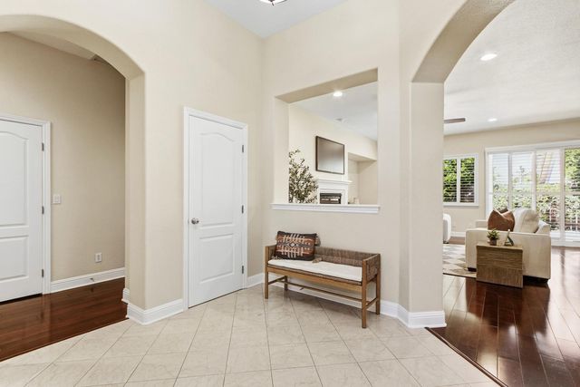 992 Hardy Ln, Lincoln, CA 95648