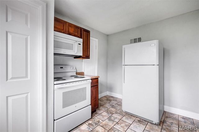 8911 Shawnee Lane, Overland, MO 63114