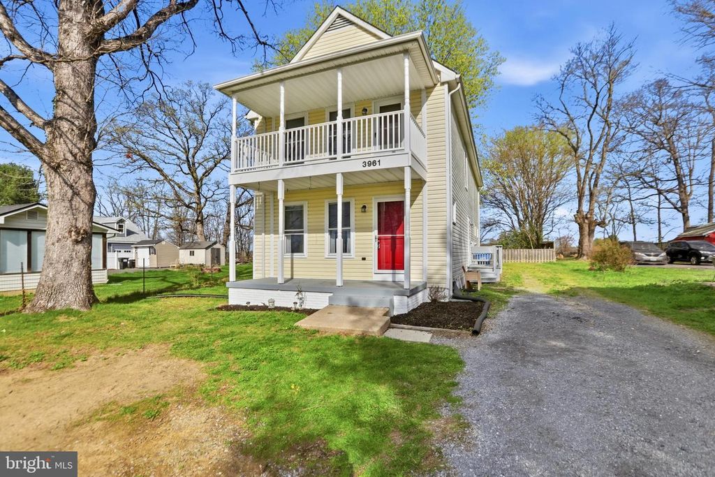 Image 1 of property listing at 3961 RECTORTOWN RD, Marshall, VA 20115