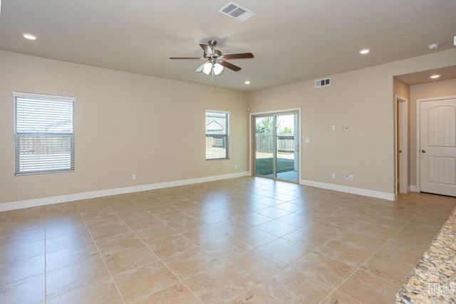 10206 Hillgate Avenue, Bakersfield, CA 93311