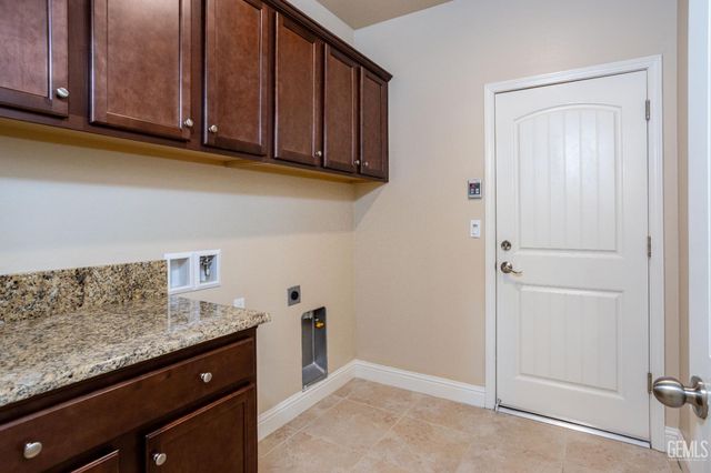 10206 Hillgate Avenue, Bakersfield, CA 93311