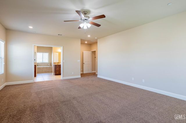 10206 Hillgate Avenue, Bakersfield, CA 93311