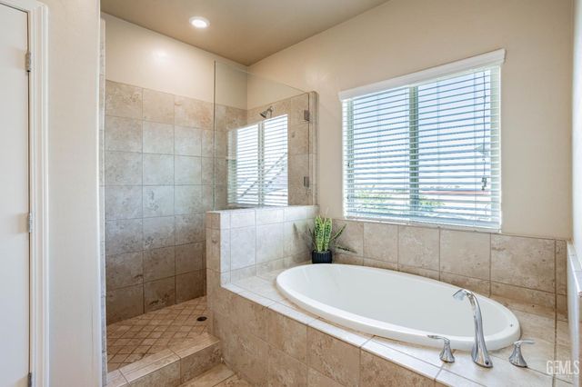 10206 Hillgate Avenue, Bakersfield, CA 93311
