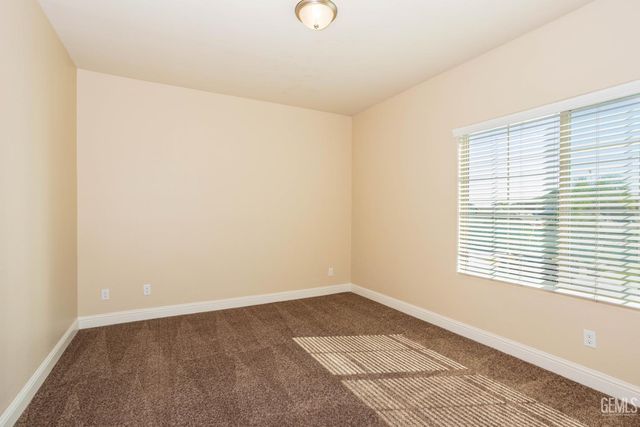 10206 Hillgate Avenue, Bakersfield, CA 93311