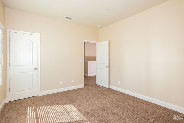 10206 Hillgate Avenue, Bakersfield, CA 93311
