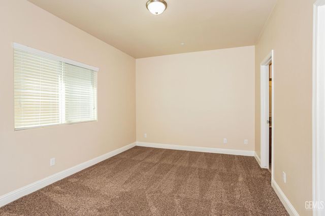 10206 Hillgate Avenue, Bakersfield, CA 93311